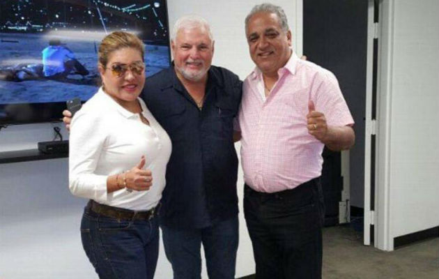 Expresidente de Panamá, Ricardo Martinelli, abogada Alma Cortés y el vocero de CD, Luis Eduardo Camacho. Foto/EFE