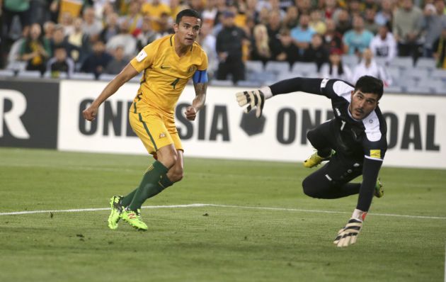 Tim Cahill se vistió de héroe.
