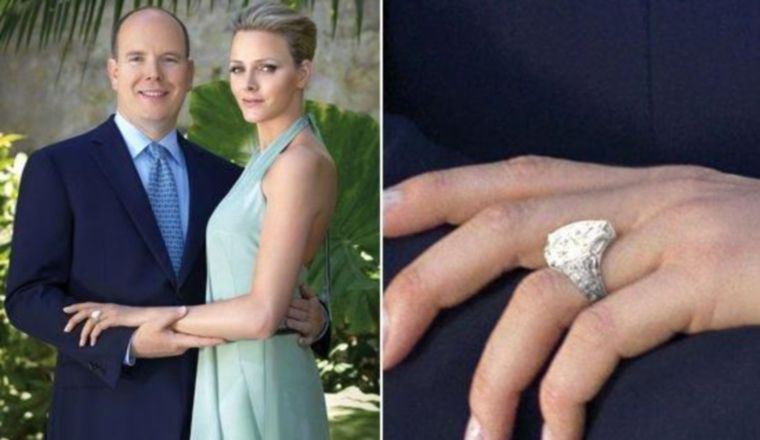 El anillo de Charlene tiene un gran diamante central. El anillo de Charlene tiene un gran diamante central.