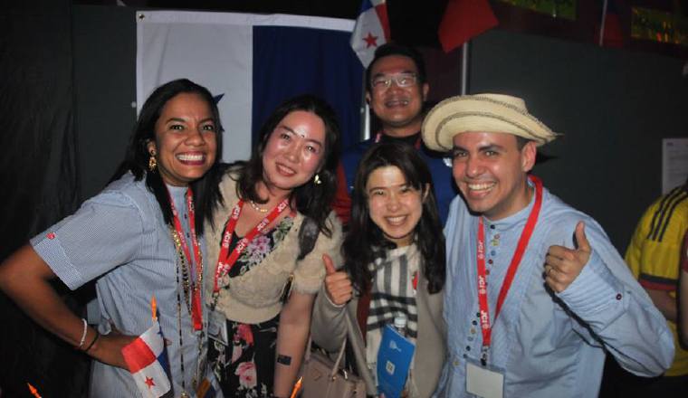 Con Otto Gamboa y amigos de Japón. 'Ganamos en el debate mundial.' Con Otto Gamboa y amigos de Japón. 'Ganamos en el debate mundial.'