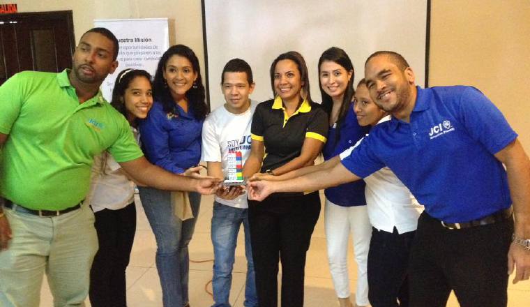 Zuleika Cordero, junto a sus presidentes locales. Zuleika Cordero, junto a sus presidentes locales.