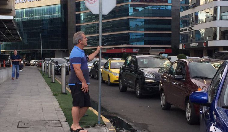 Gibson se paseó por la ciudad. Gibson se paseó por la ciudad.