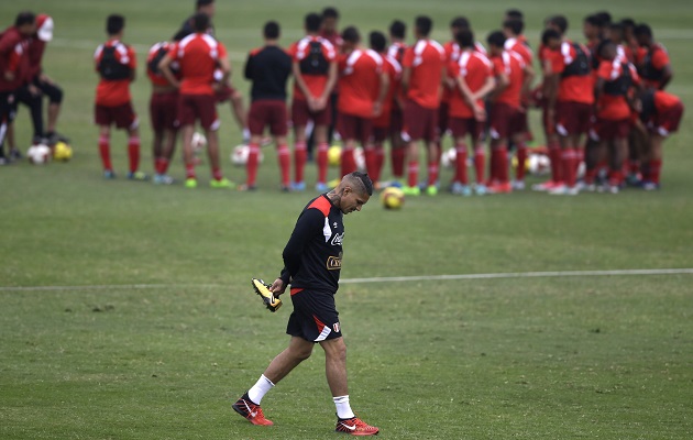 Paolo Guerrero en el entrenamiento de Perú. Paolo Guerrero en el entrenamiento de Perú.