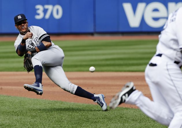 El dominicano Starlin Castro está metido en la jugada. Foto AP