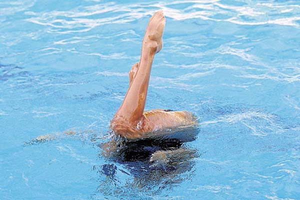 El club Synchro  ofrece cursos en las  piscinas del colegio Javier y en la Eileen Coparropa, en horarios que van de  3:30 p.m. a 5:00 p.m.