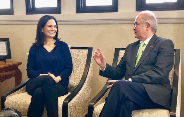 El exalcalde de Caracas se reunión además con la Canciller panameña Isabel de Saint Malo. El exalcalde de Caracas se reunión además con la Canciller panameña Isabel de Saint Malo.