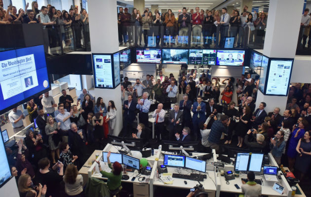En The Washington Post, celebran el premio obtenido por sus artículos sobre la interferencia rusa en los comicios. FOTO/EFE