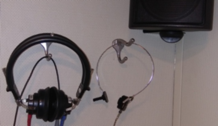En la cabina, se utilizan audífonos para escuchar los sonidos. En la cabina, se utilizan audífonos para escuchar los sonidos. /Foto: Cortesía