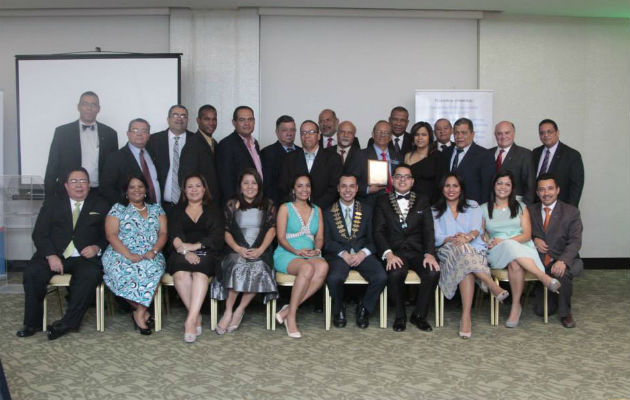 Equipo que lidera Directivos y senadores. Son 147 senadores. /Foto: Aurelio Herrera Suira.
