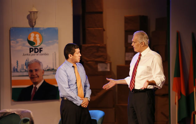 Aguas turbias, en la política Larry Díaz y Karl Hoffmann, en 'Dignidad'. Foto: Josué Arosemena.