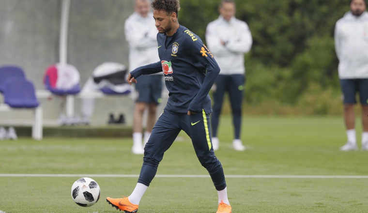 Neymar durante una práctica con la selección de Brasil. Neymar durante una práctica con la selección de Brasil. AP