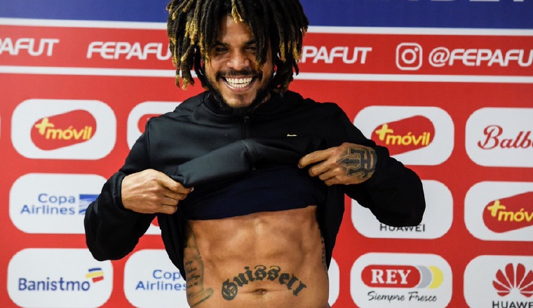 Respuesta de Román Torres cuando se le preguntó por su peso. Respuesta de Román Torres cuando se le preguntó por su peso.