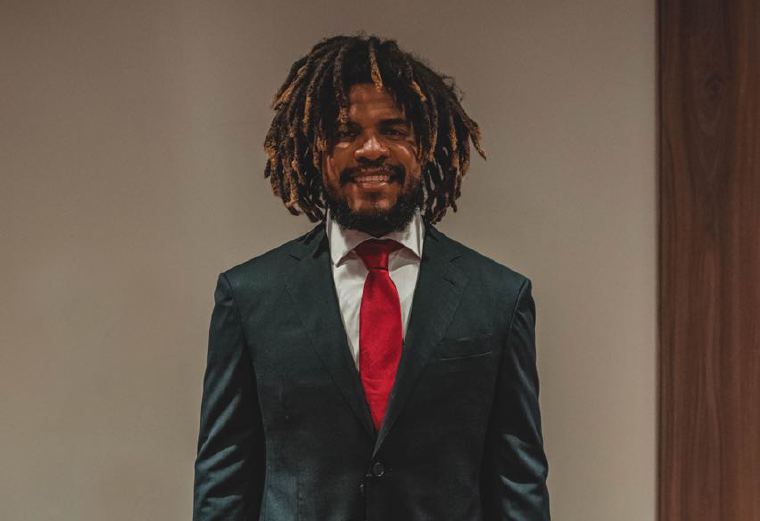5. Jugador Román Torres. 5. Jugador Román Torres.