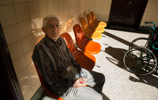 Los ancianos venezolanos que viven el Día del Padre asilados en la austeridad