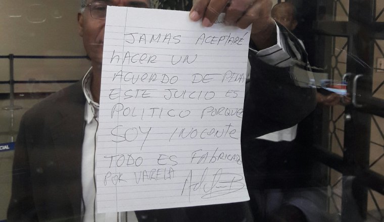 Carlos Herrera Morán, abogado del doctor Mauro Zúñiga. Carlos Herrera Morán, abogado del doctor Mauro Zúñiga.