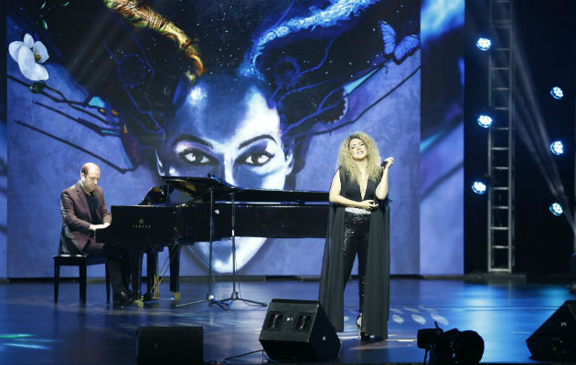 Erika Ender estaba radiante y disfrutó cantar con su público. Foto Josué Arosemena.