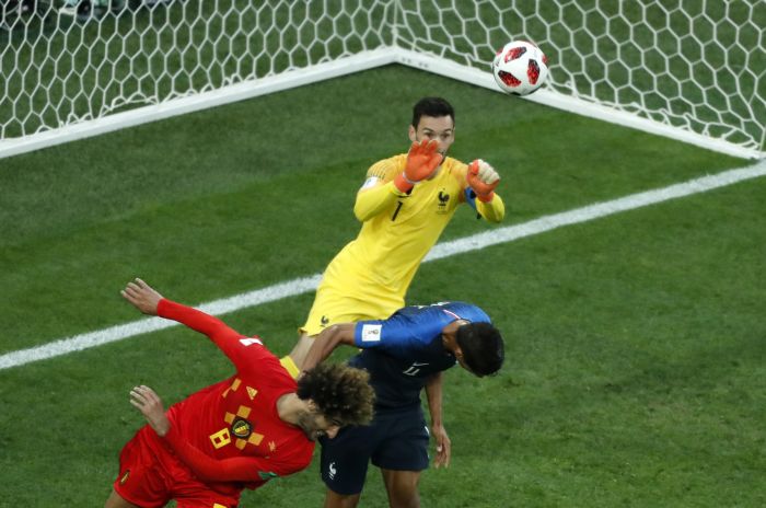 El portero Hugo Lloris sale para despejar el balón. Foto AP El portero Hugo Lloris sale para despejar el balón. Foto AP