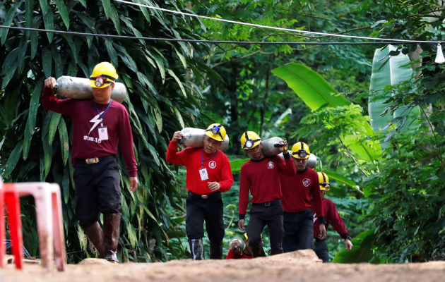 Tailandia mira al cielo de cara al rescate de los 13 atrapados Gracias a la ingesta de complementos vitamínicos, este equipo de fútbol y su entrenador recuperan poco a poco las fuerzas.