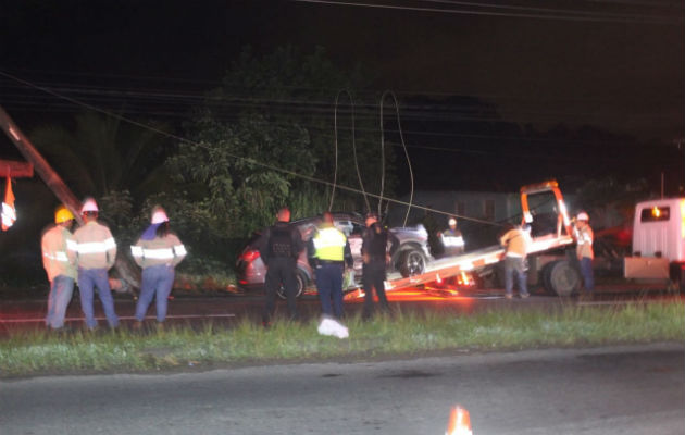 Muere mujer embarazada durante accidente en Colón Según informes preliminares se presume que la mujer conducía el vehículo particular.