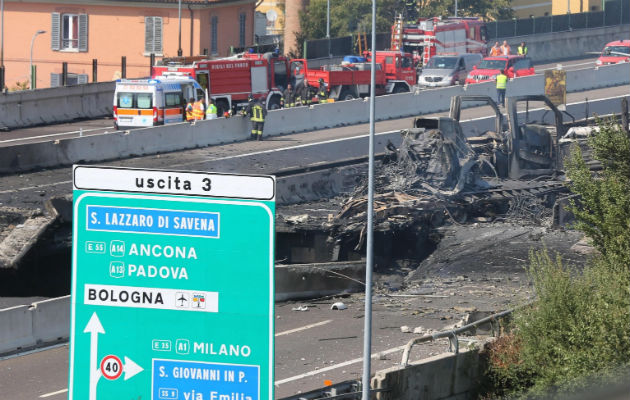 Al menos un muerto y más de 60 heridos en la explosión de un camión en Italia El conductor del vehículo permanece desaparecido.
