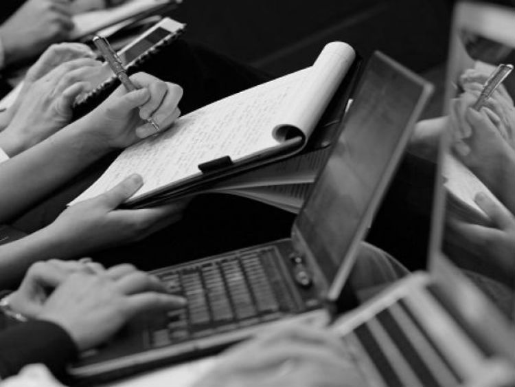 El periodismo no evoluciona, se desenvuelve y desarrolla en los diferentes medios de comunicación que sí han evolucionado