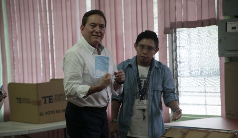 Laurentino Cortizo votó en el colegio José A. Remón Cantera. Laurentino Cortizo votó en el colegio José A. Remón Cantera. /Foto Víctor Arosemena