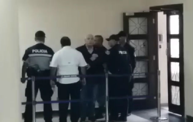 Martinelli: "Me tienen secuestrado".