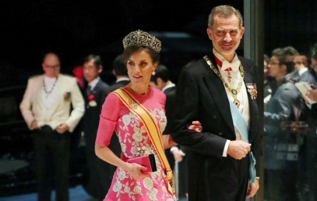 japon_letizia.jpg El emperador Naruhito y la emperatriz Masako atienden a los invitados en el Palacio Imperial de Tokio. Foto: EFE.
