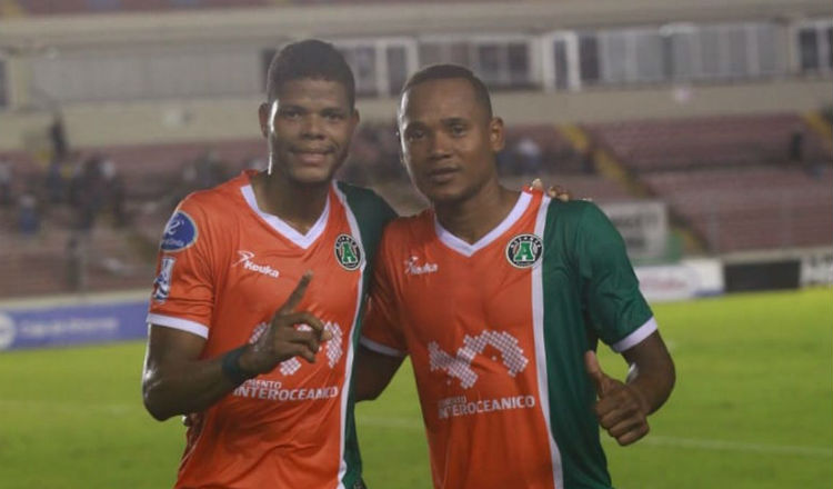 Rudy Yearwood (izq.) y César Medina, los goleadores del Alianza. Foto Anayansi Gamez Rudy Yearwood (izq.) y César Medina, los goleadores del Alianza. Foto Anayansi Gamez