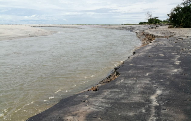 Preocupa extracción de arena en zonas costeras prohibidas de Punta Chame Para el alcalde de Chame, Abdul Juliao, esta práctica está causando daños a las playas de Punta Chame. Foto: Eric A. Montenegro.