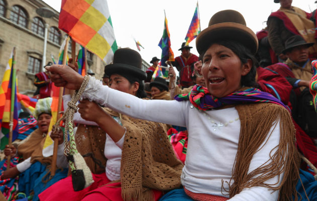 Miles de campesinos e indígenas marchan en La Paz contra el Gobierno interino Cientos de simpatizantes del expresidente Evo Morales marchan en La Paz. Foto: EFE.