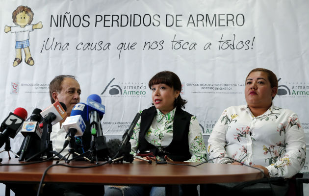 Dos hermanas del desastre de Armero en Colombia se encuentran 34 años después Las hermanas Jenifer de la Rosa Martín (c) y Ángela Johana Rendón Mercado (d), luego de confirmarse el parentesco por ADN, en Bogotá. Foto: EFE.