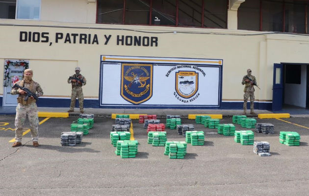 Senan incauta presunta droga ilícita en la costa arriba de Colón Un total de 657 paquetes con presunta droga fueron incautados. Foto: Cortesía