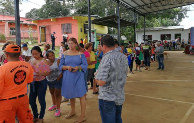 Muchos madrugaron para comprar jamón a buen precio en Tolé, Remedios y Parita Largas filas de personas se observaron en la venta de jamones en Tolé y Remedios. Fotos: José Vásquez/Thays Herrera