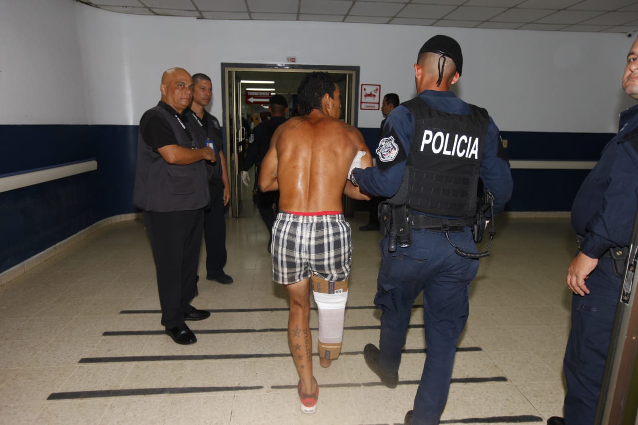 La reyerta inició pasado el medio día; dos grupos rivales se toparon en el patio del penal. Foto: Panamá América. La reyerta inició pasado el medio día; dos grupos rivales se toparon en el patio del penal. Foto: Panamá América.