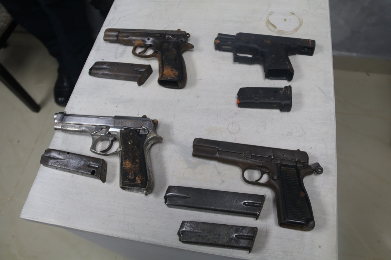 Celulares y tarjetas fueron encontrados dentro de los pabellones 13 y 14 del centro penitenciario. Celulares y tarjetas fueron encontrados dentro de los pabellones 13 y 14 del centro penitenciario.