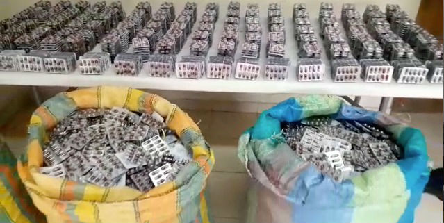 Cargamento ilegal de supuesta ampicilina incautan en la comarca Guna Yala El cargamento del presunto antibiótico fue ubicado por unidades de la Región Caribe. Foto: Cortesía.