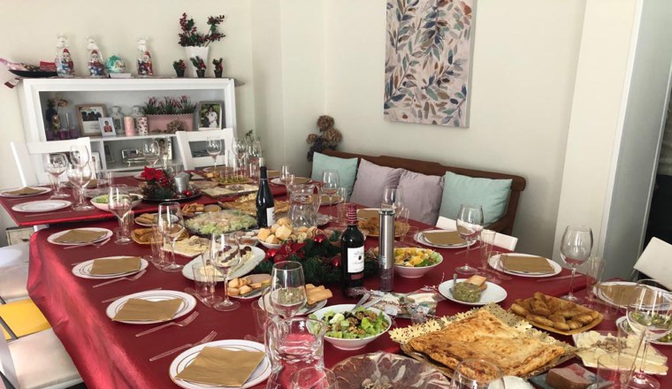 Los especialistas consideran un error poner comida en el centro de la mesa. Los especialistas consideran un error poner comida en el centro de la mesa.