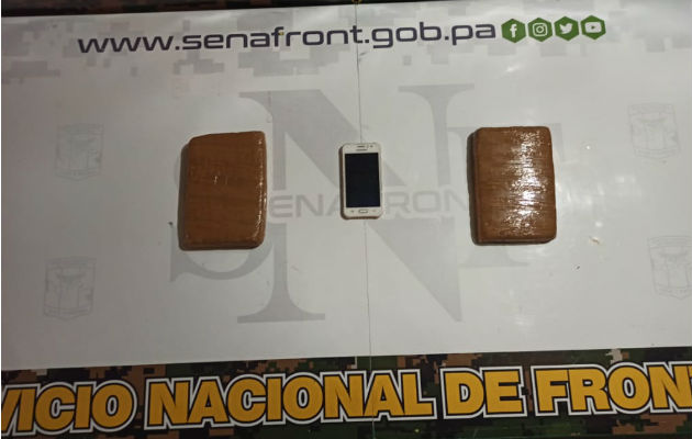 Tres panameños detenidos en Darién, llevaban droga en caja de cereal y en un saco En un vehículo coaster y en un auto pick up transportaban la droga. Foto: Cortesía.