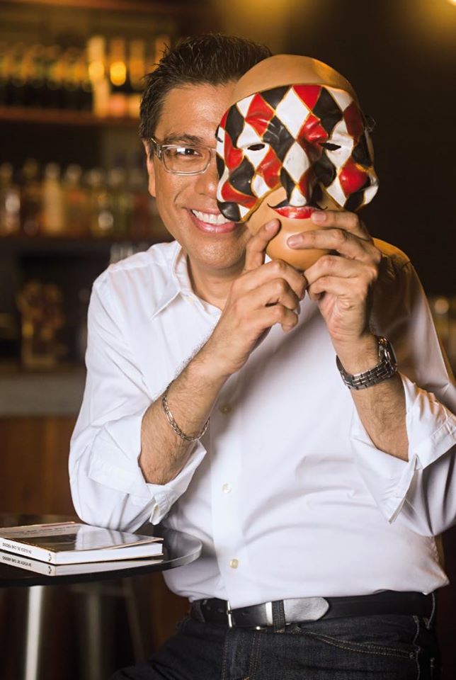 Félix Gómez, uno de los veteranos de la industria teatral panameña. Más de 500 profesionales, que tienen aún mucho que dar y los esperan después del coronavirus para que llenen las salas y los aplaudan. Foto: Panamá América Félix Gómez, uno de los veteranos de la industria teatral panameña. Más de 500 profesionales, que tienen aún mucho que dar y los esperan después del coronavirus para que llenen las salas y los aplaudan. Foto: Panamá América