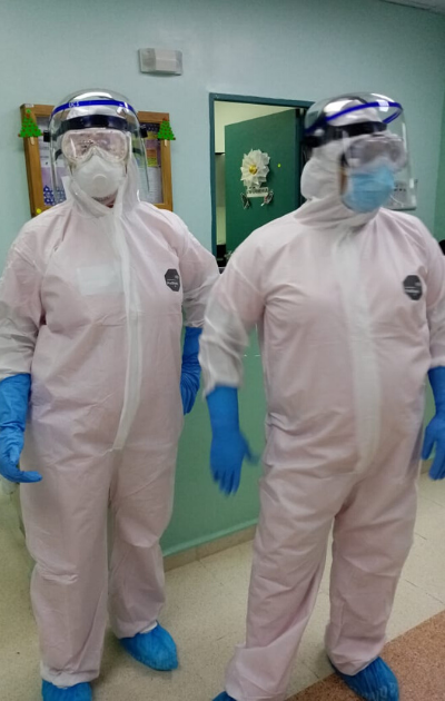 Dos turnos de 12 horas diarias cumplen enfermeras de UCI que atienden a pacientes por COVID-19. Foto: Cortesía Dos turnos de 12 horas diarias cumplen enfermeras de UCI que atienden a pacientes por COVID-19. Foto: Cortesía