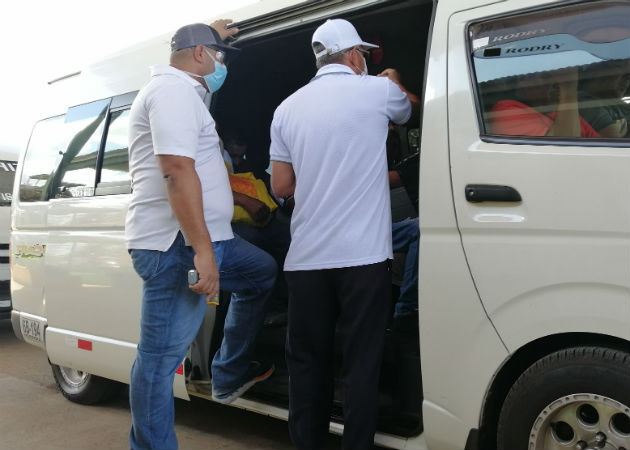 Anuncian fin de cercos sanitarios en tres distritos santeños a partir del 1 de junio Moradores piden mantener controles para evitar contagios. Fotos: Thays Domínguez.