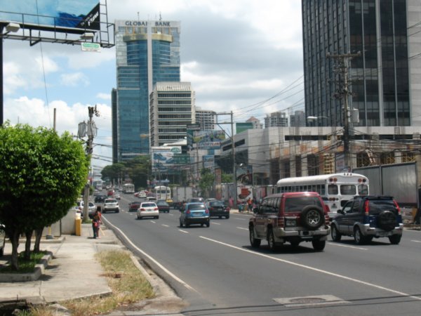 calle-50-panama.jpg Los operativos que se harán desde del lunes 1 de junio en conjunto con el personal del Ministerio de Comercio e Industrias.