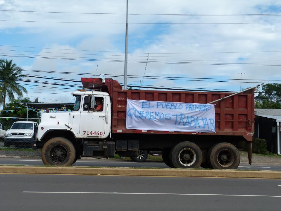 Camioneros panameños con COVID-19: "nos tienen abandonados" en Nicaragua Medio centenar de camiones están parados en los límites entre Costa Rica y Panamá. Fotos: Archivo/Ilustrativa.,
