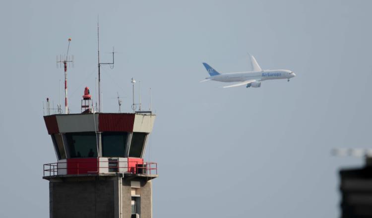 La aerolínea explica que se ha acogido a la ley 11 de bancarrota, una semana después de haberse desvinculado de 1.400 trabajadores. EFE La aerolínea explica que se ha acogido a la ley 11 de bancarrota, una semana después de haberse desvinculado de 1.400 trabajadores. EFE
