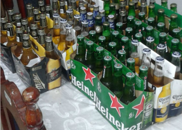 Cervezas, guarapo, chirrisco y tulivieja decomisados en operativos en distritos de Veraguas Más de 90 cajas de cervezas fueron confiscadas en Santiago. Fotos: Melquíades Vásquez.