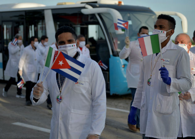 Cuba inicia sin La Habana su gradual reapertura post COVID-19 Brigadas médicas cubanas han sido desplegadas en varios países. Fotos: EFE.