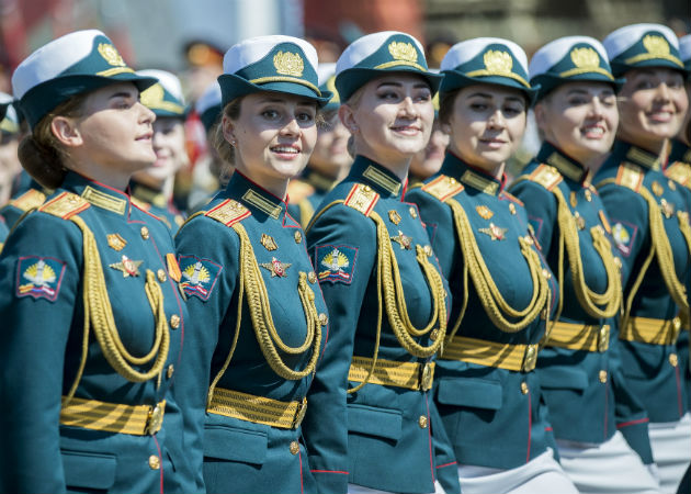 Putin reivindica victoria soviética sobre nazis y pide nueva seguridad común El presidente de Rusia, Vladimir Putin, observa la parada militar en la Plaza Roja de Moscú. Fotos: EFE.