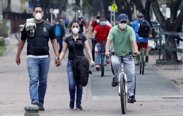 Caminar por un área transitada tiene un riego bajo moderado, según la escala. Caminar por un área transitada tiene un riego bajo moderado, según la escala.