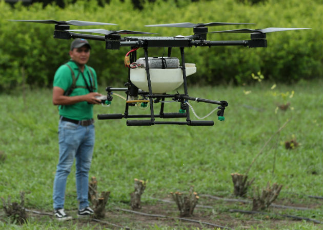 Utilizan drones en Tierras Altas para detectar a infractores del toque de queda El drone se moviliza mucho más rápido, tiene mayor cobertura y entra a áreas de difícil acceso. Fotos: José Vásquez/Archivo